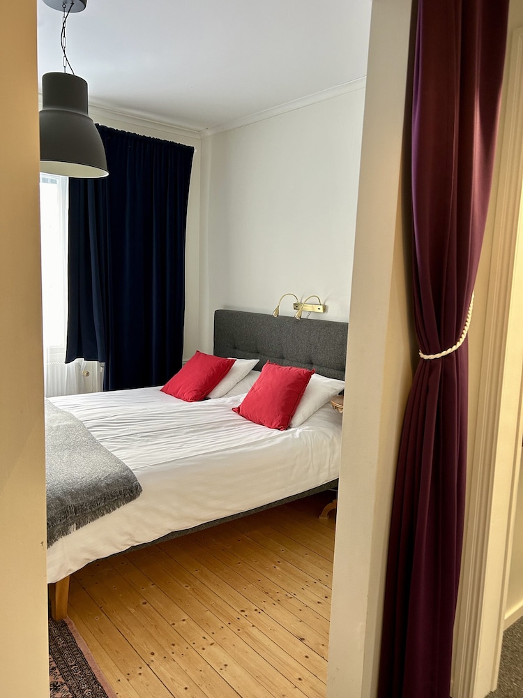 Family Room, 2 Bedrooms, Accessible, Garden View photo 3
