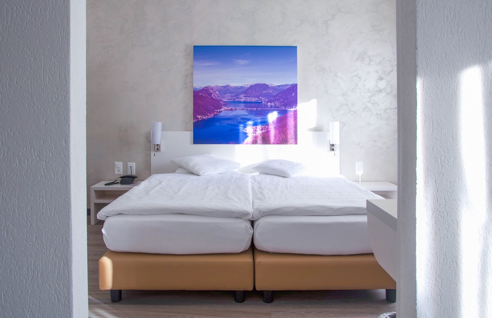 Studio, 2 Bedrooms - Photo 2