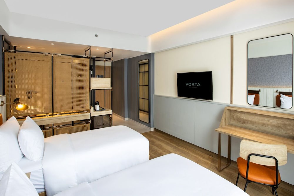 Deluxe Twin Room (Room Only) - Photo 1