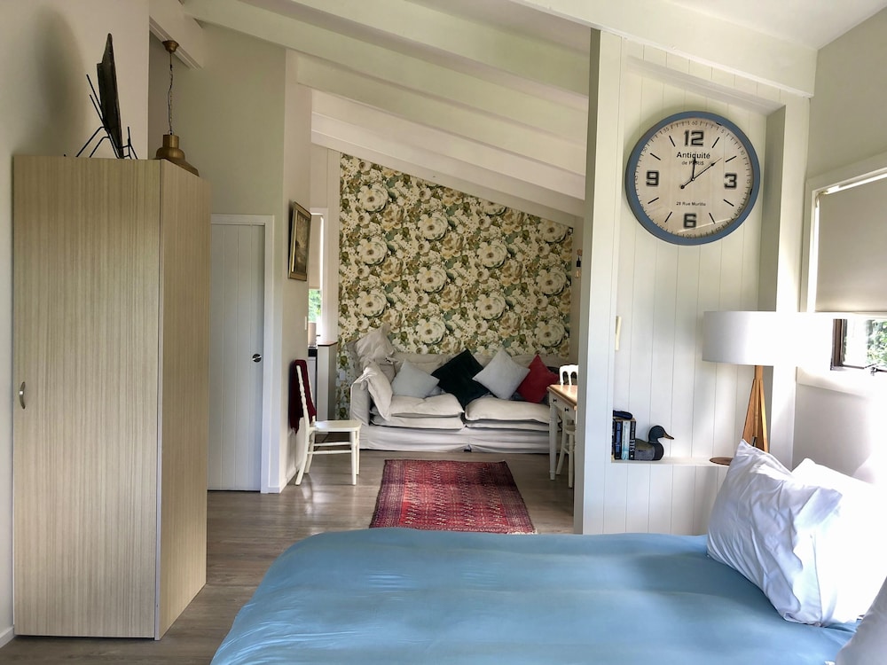 Studio, 1 Queen Bed, Ocean View photo 2