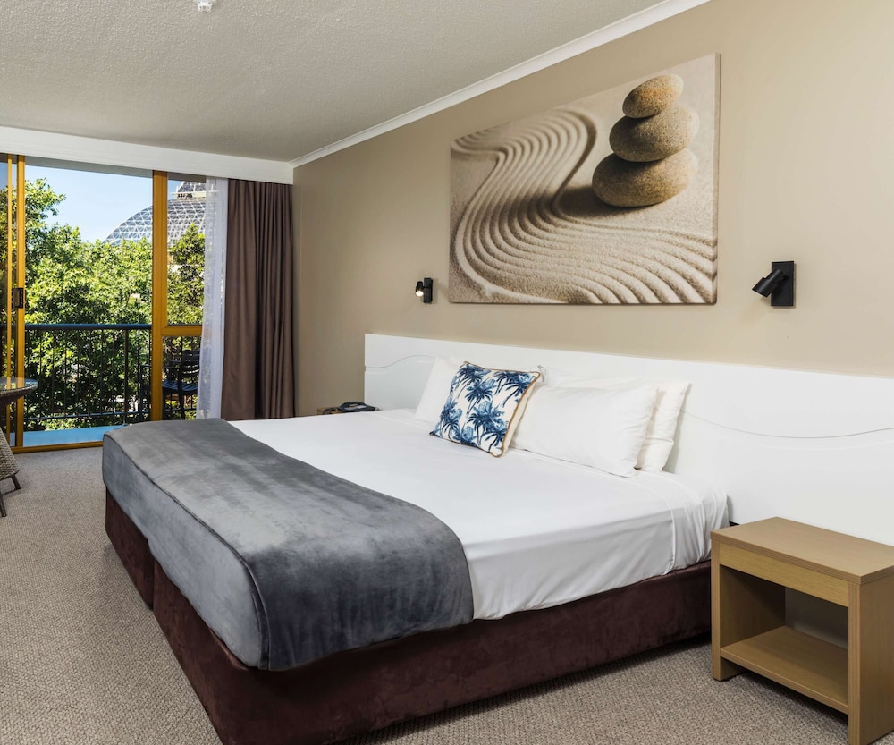 Superior King Balcony Room - Photo 8