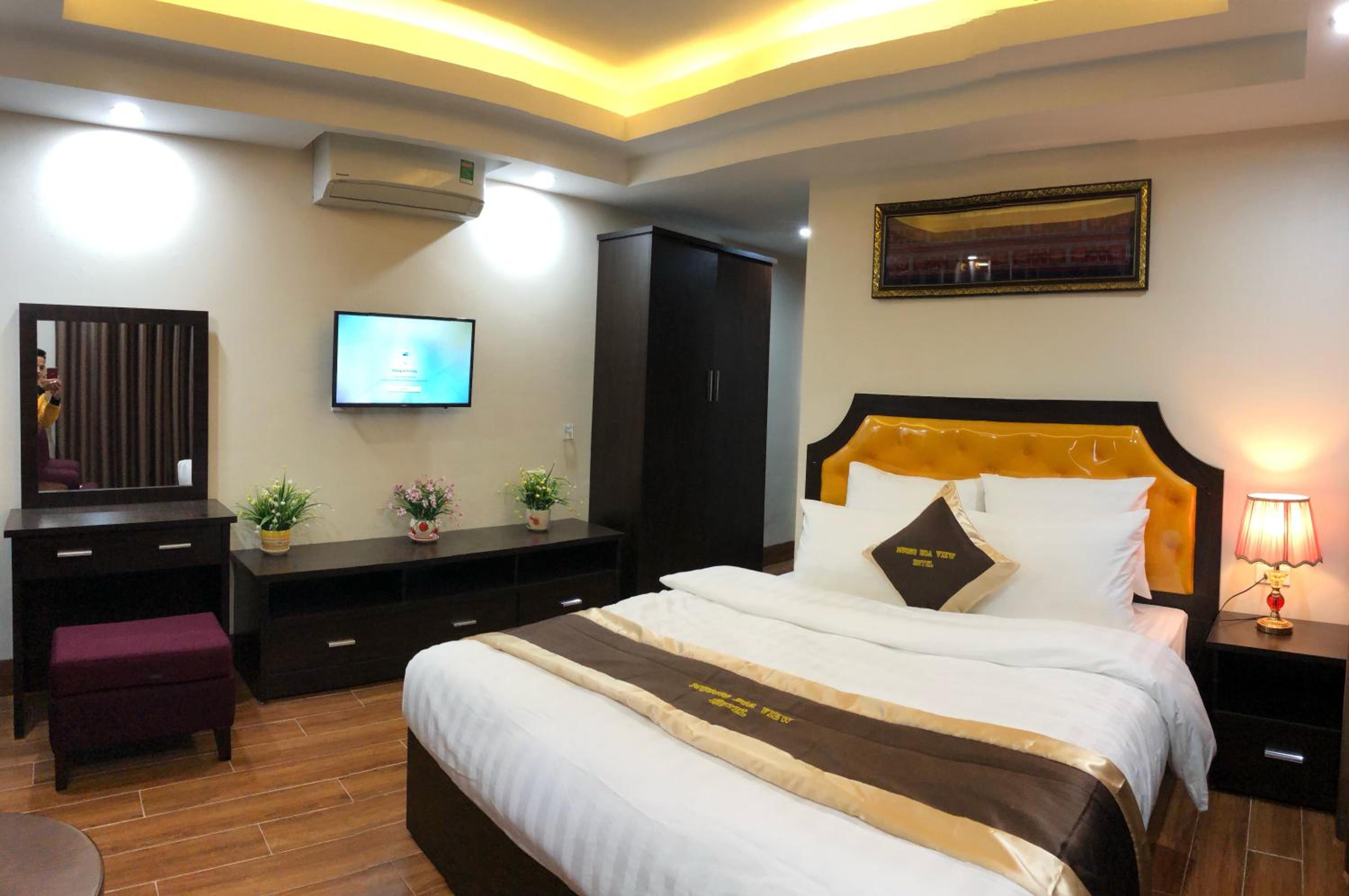 Deluxe Double Room with Balcony - Photo 7