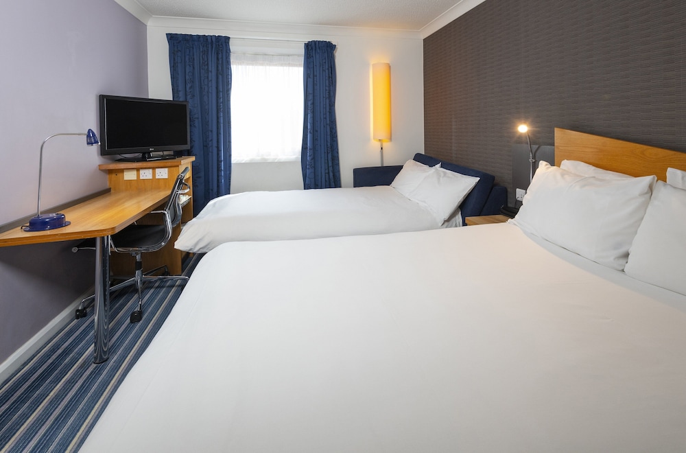 Standard Room, 1 Double Bed with Sofa bed (with Free Hot Breakfast) - Photo 2