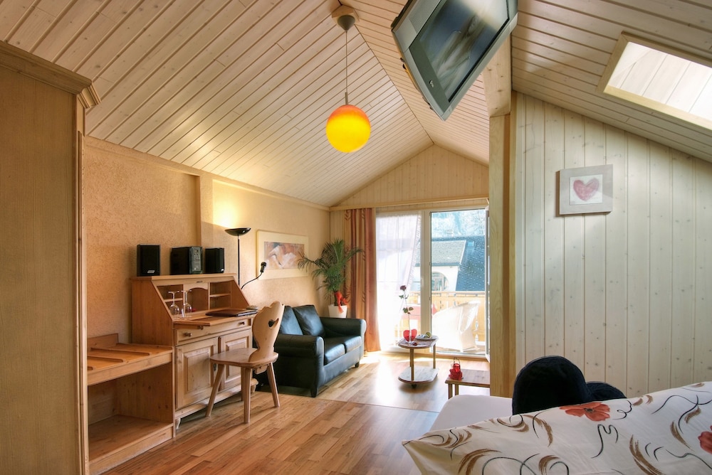 Standard Double Room, Jetted Tub, Mountain View photo 1