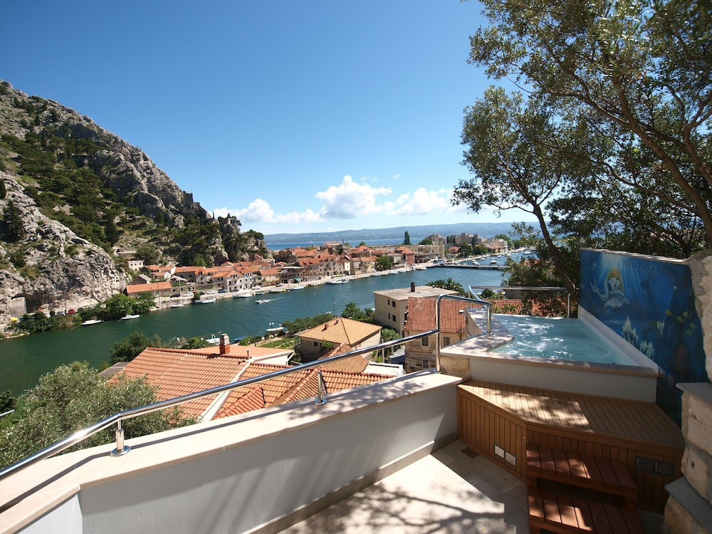 Executive Double room with Balcony, Sea view and Plunge pool - Photo 1
