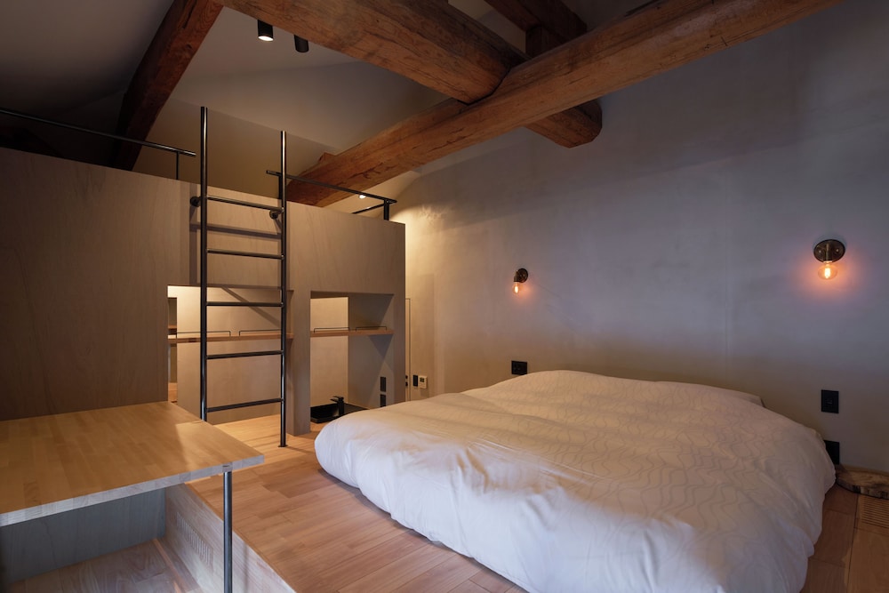 Standard Double Room, Non Smoking (214)