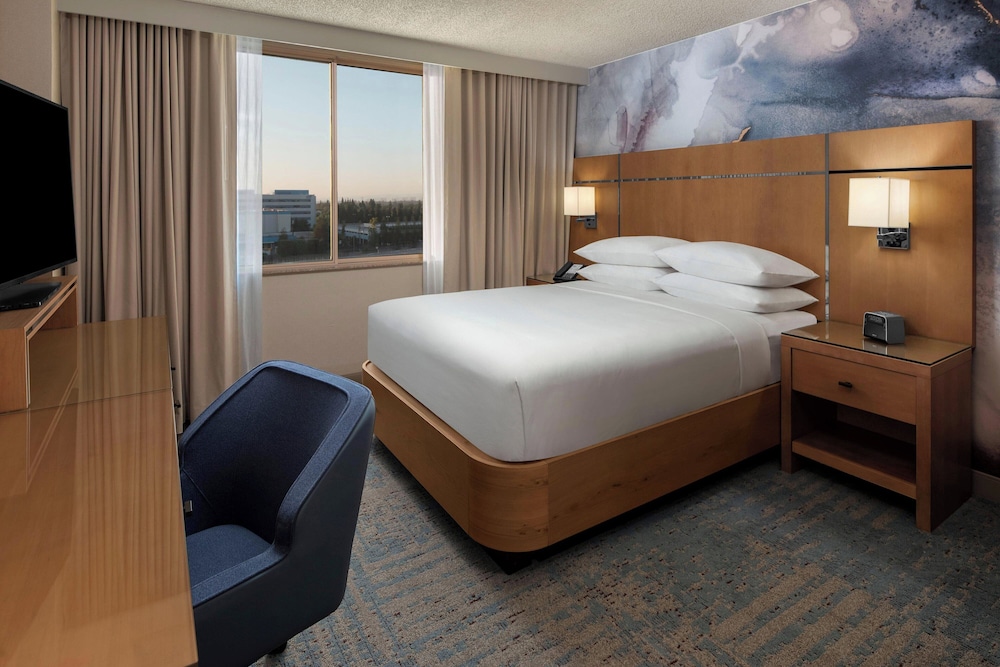 Room, 1 Queen Bed, Tower photo 2