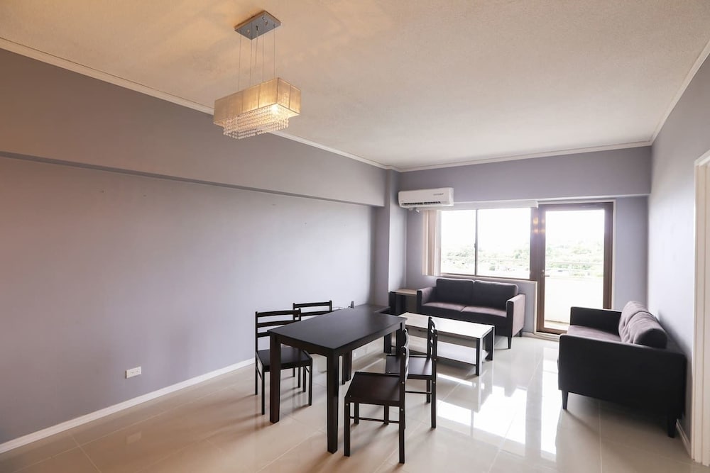 2 Bedroom Bayview Condo, Non Smoking, Room 612