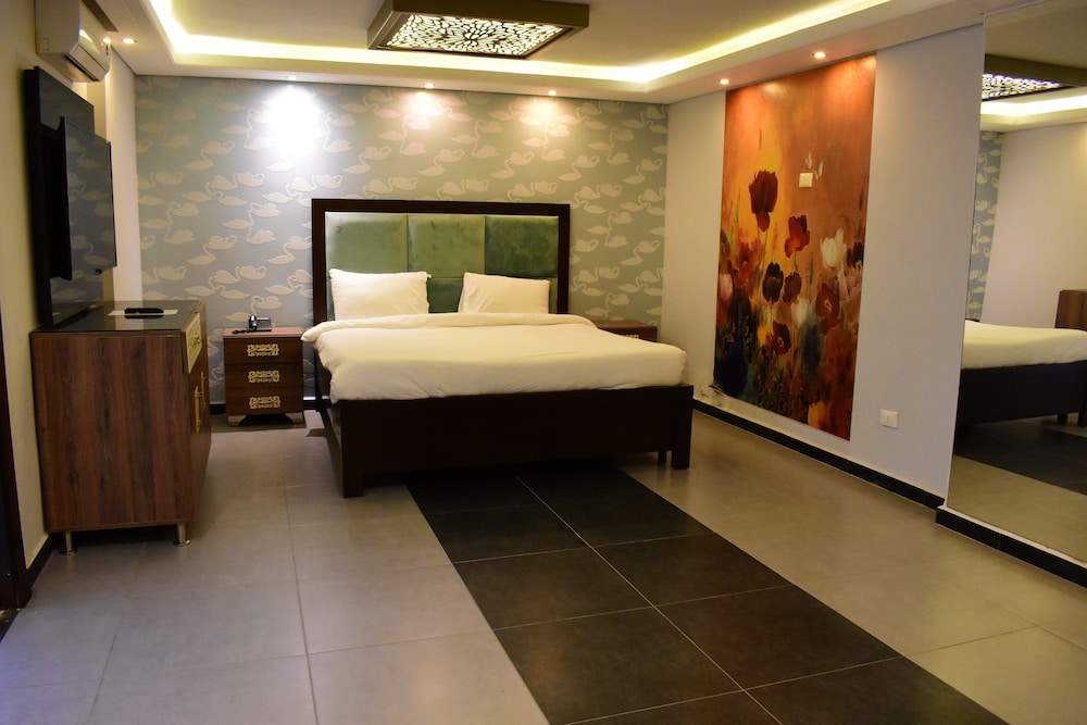 Economy Suite photo 2