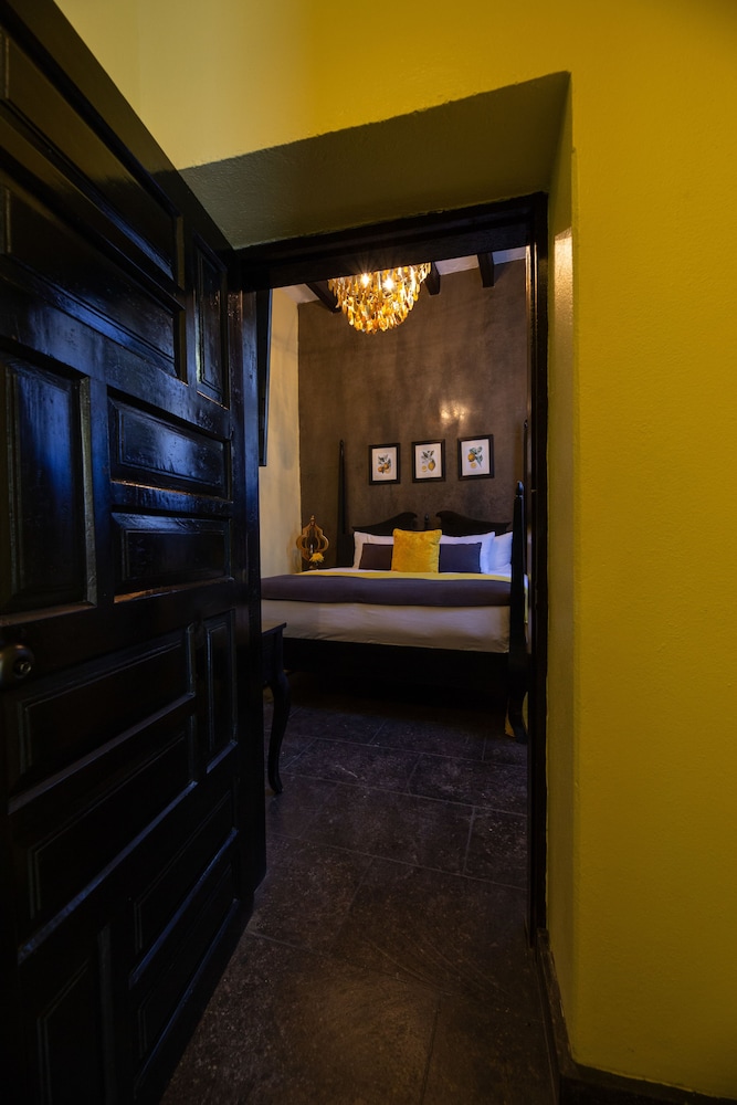 Basic Double Room, 1 King Bed, Fireplace, LISBON photo 3