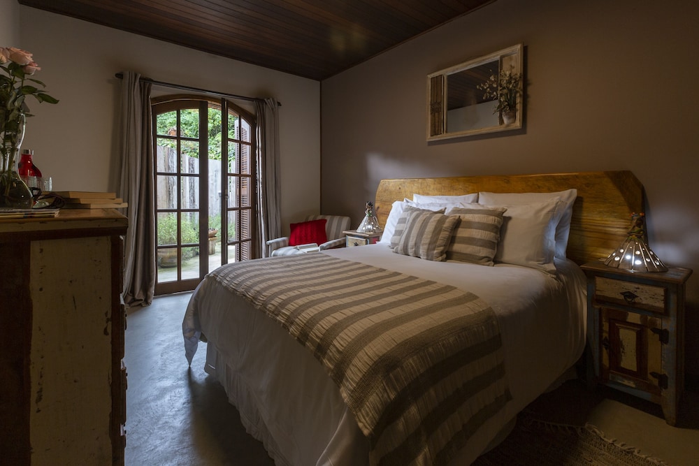 Superior Double Room, 1 Queen Bed, Courtyard Area