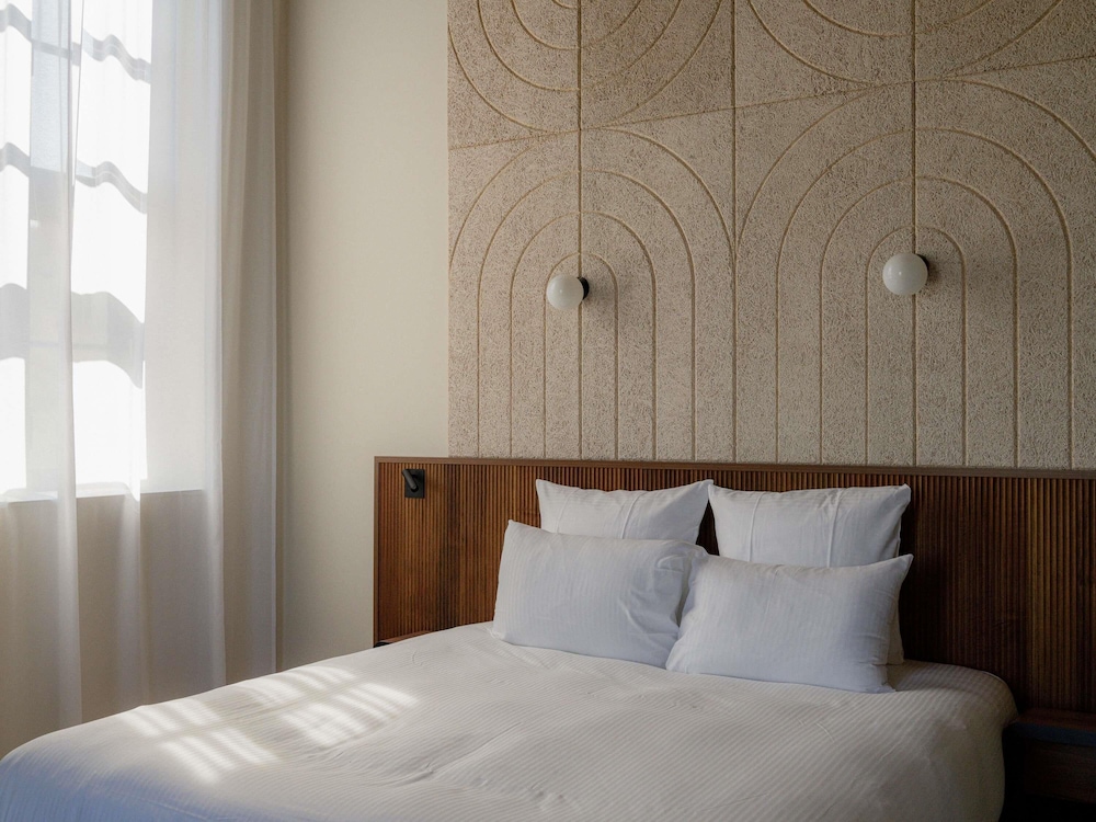 Junior Suite, 1 King Bed, River View (Deluxe)