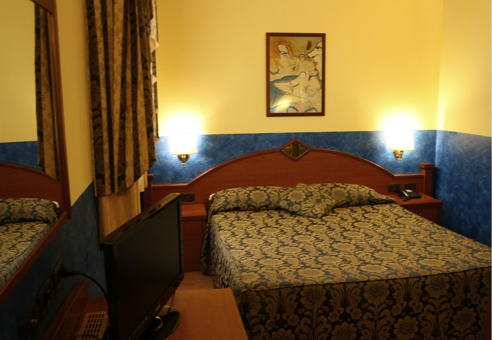 Standard Double or Twin Room photo 2