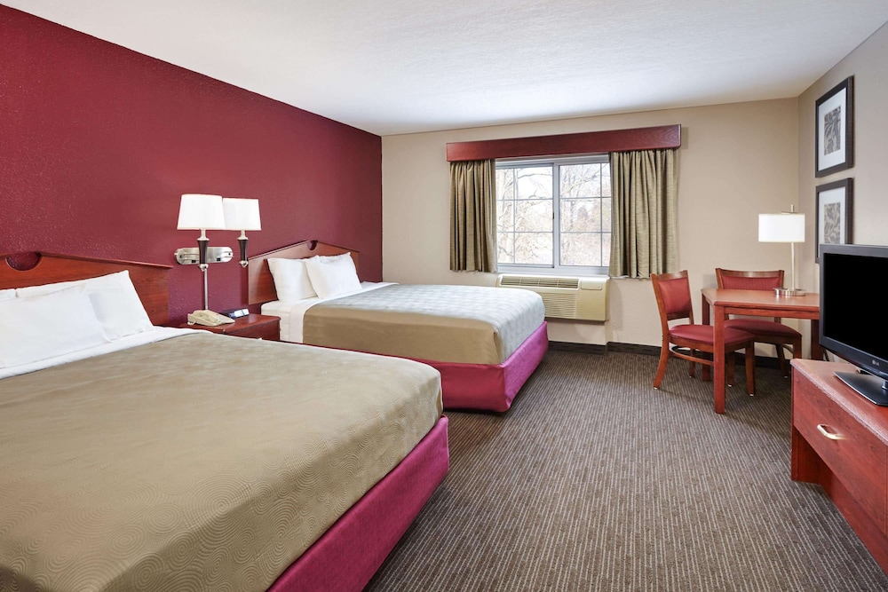 2 Queen Beds, Accessible Room, First Floor, Non-Smoking - Photo 2