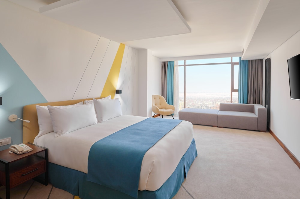 Suite, 1 Bedroom, Smoking, City View thumbnail 5