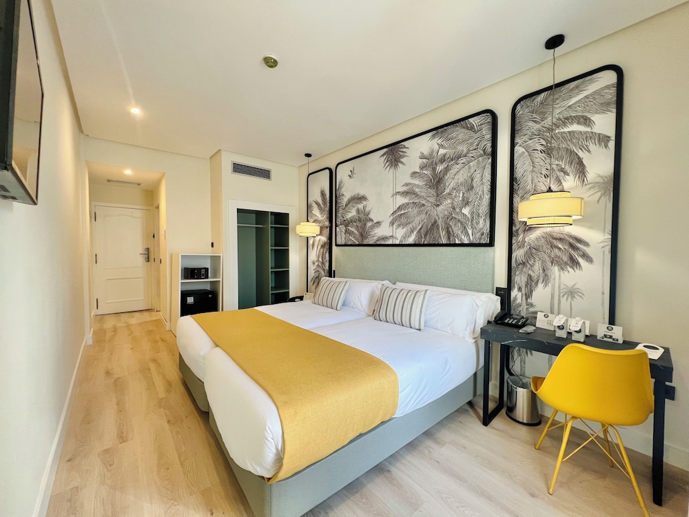 Double or Twin Room - Photo 2