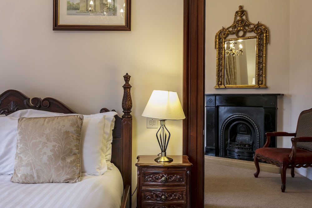 Suite, 1 King Bed photo 2
