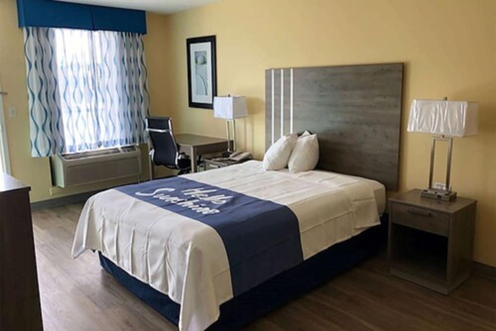 Room, 1 Queen Bed, Accessible, Non Smoking (Mobility) photo 1