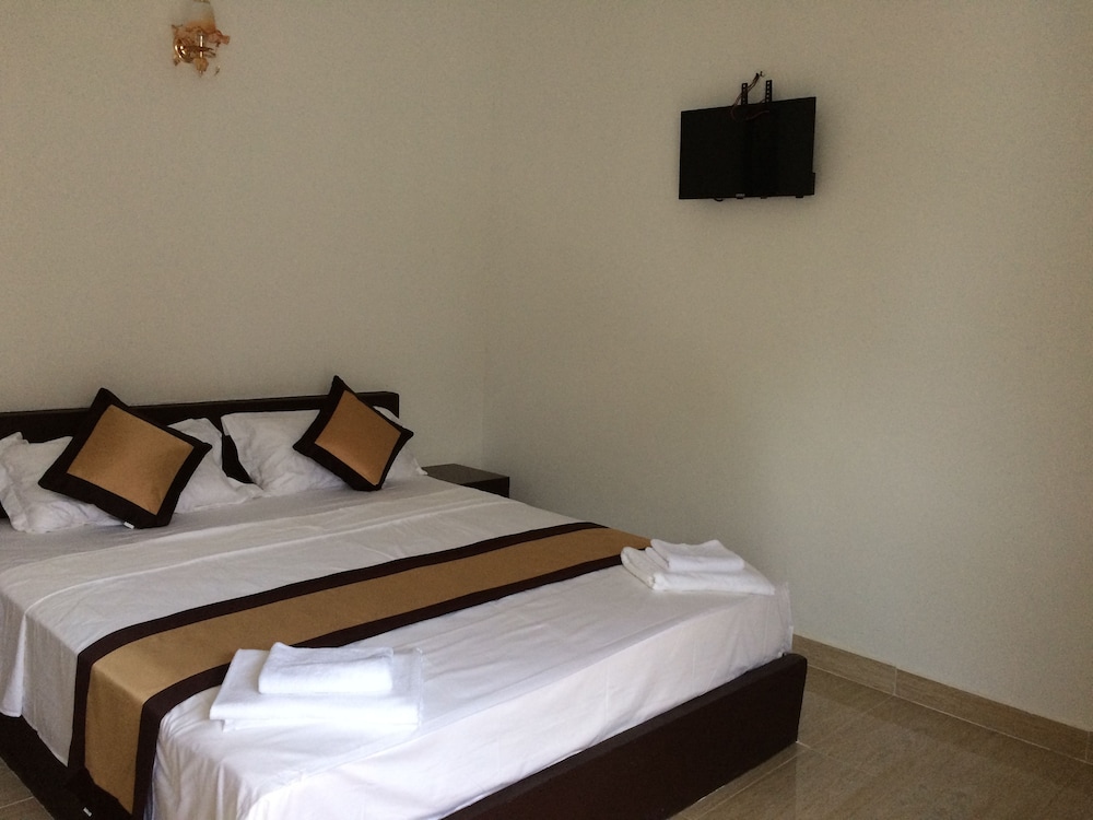 Standard Room, 1 King Bed photo 1