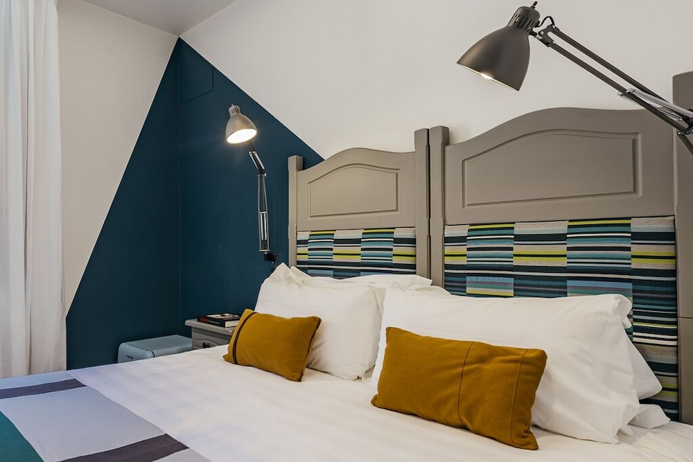 City Room photo 2