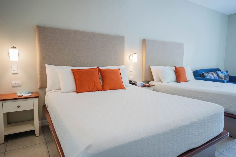 Room S25 (Garden View)