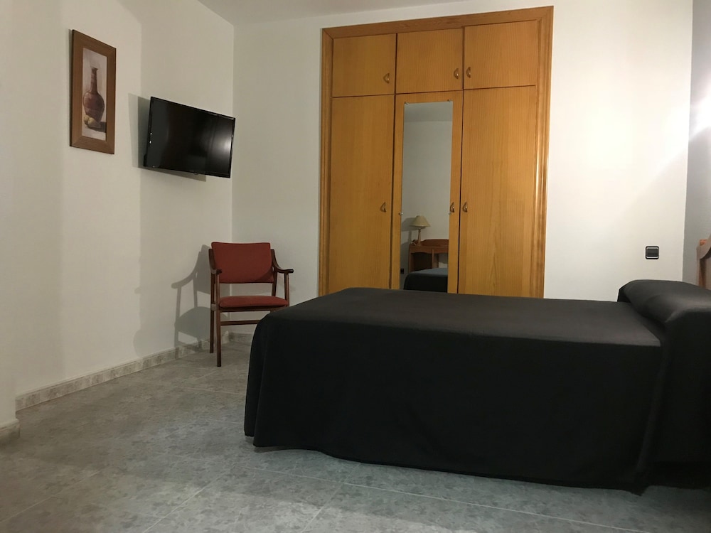 Basic Double Room, 1 Double Bed photo 3