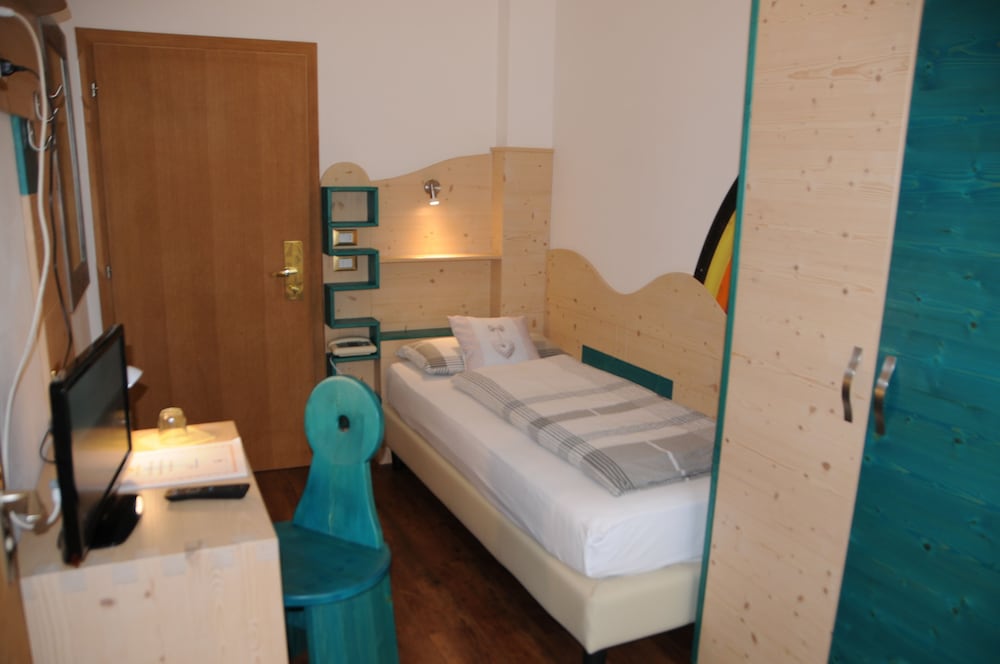 Panoramic Single Room, 1 Twin Bed, Balcony, Mountain View photo 1