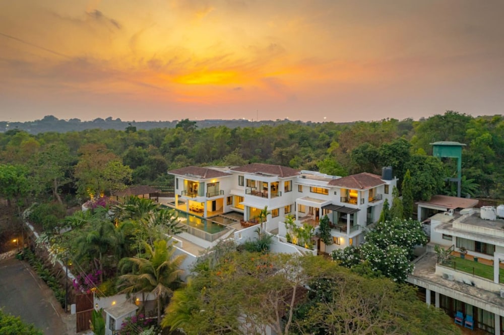 Villa photo 1