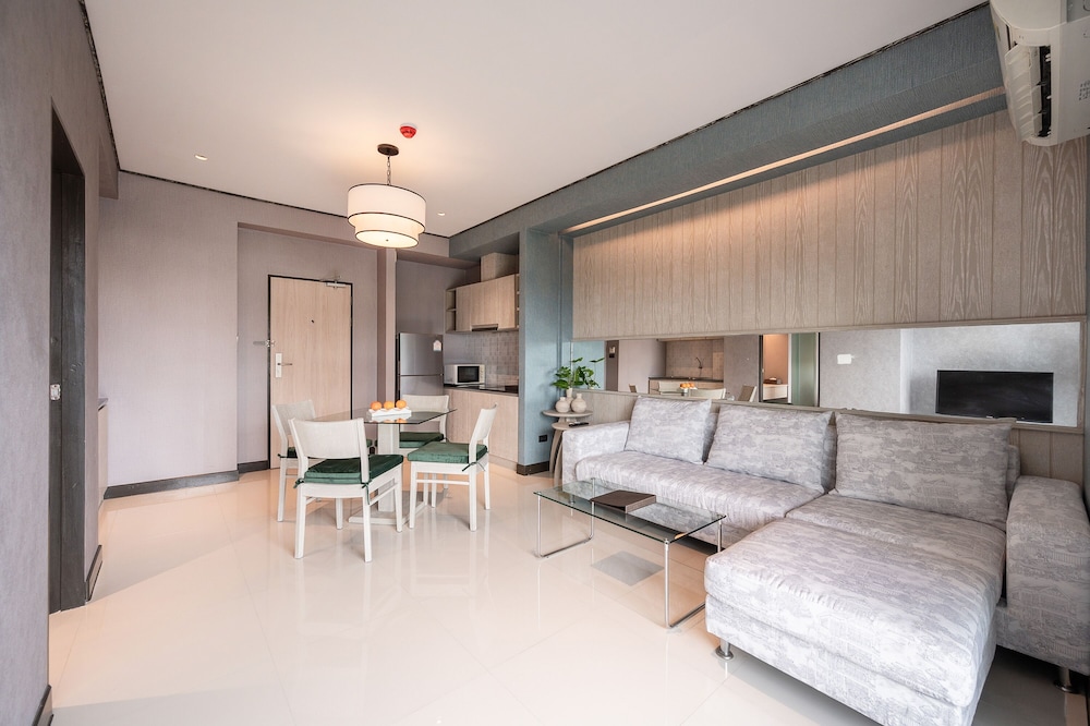 Suite, 1 Bedroom - Photo 5