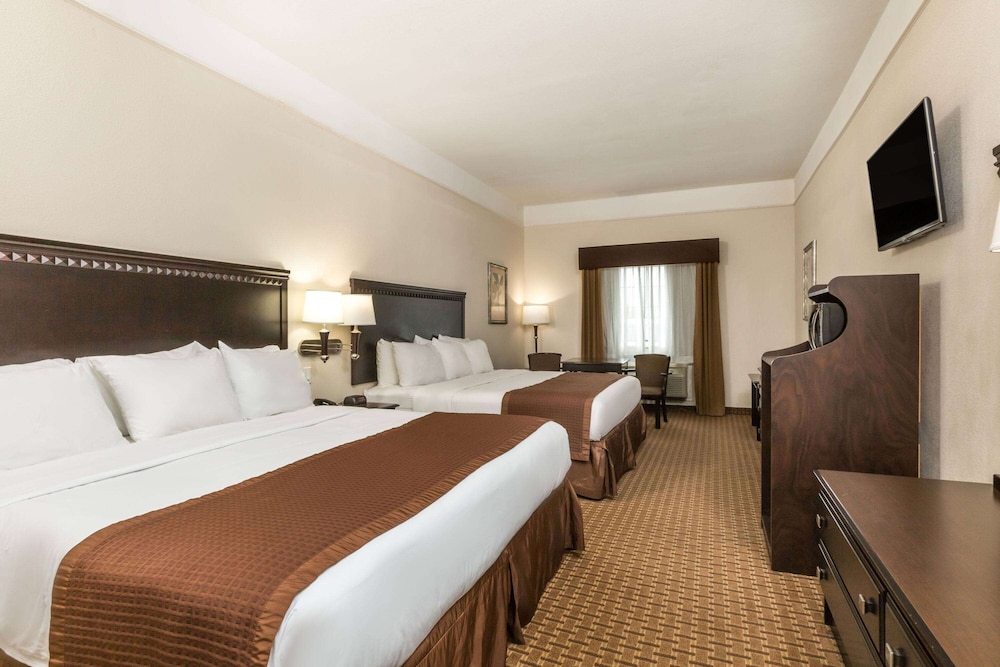 Standard Room, 2 Queen Beds, Ocean View - Photo 1