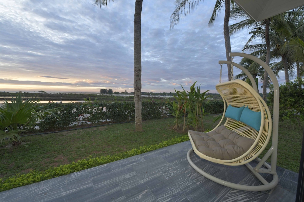 River & Lake View Villa - Photo 20