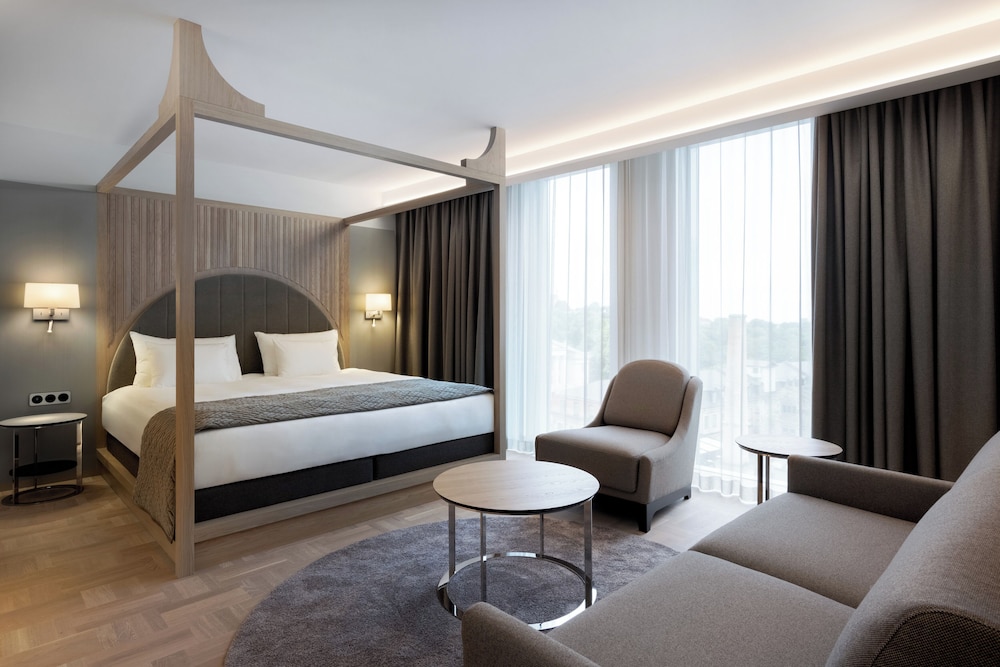 Deluxe Double Room, 1 King Bed with Sofa bed - Photo 1