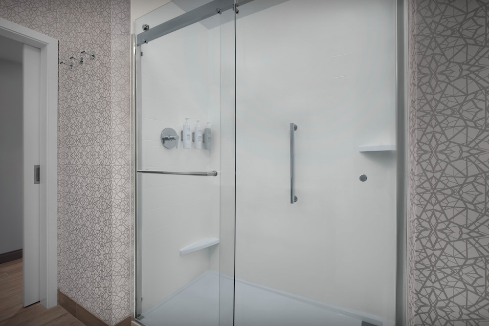 Room, 1 King Bed, Accessible (Hearing)