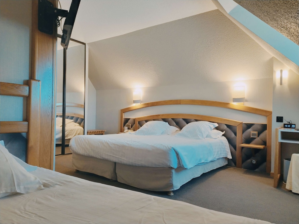 Comfort Room, Multiple Beds, Non Smoking photo 2