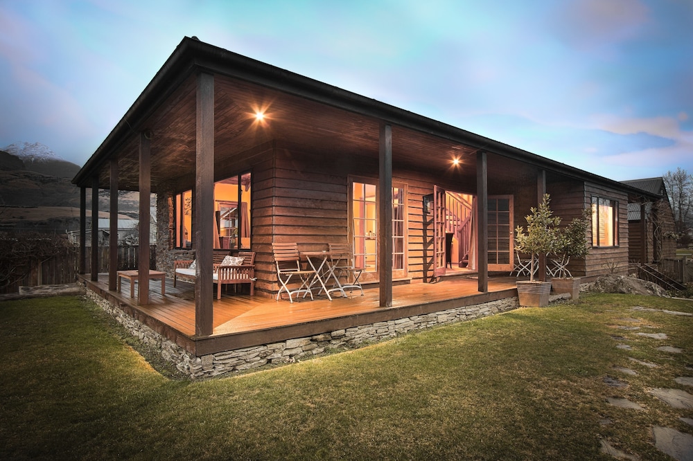 Luxury House photo 1