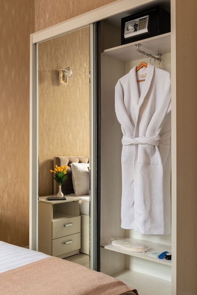 Standard Double Room - Photo 7