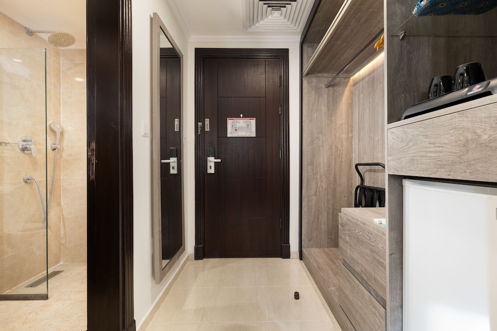 Quadruple Room, City View - Photo 2