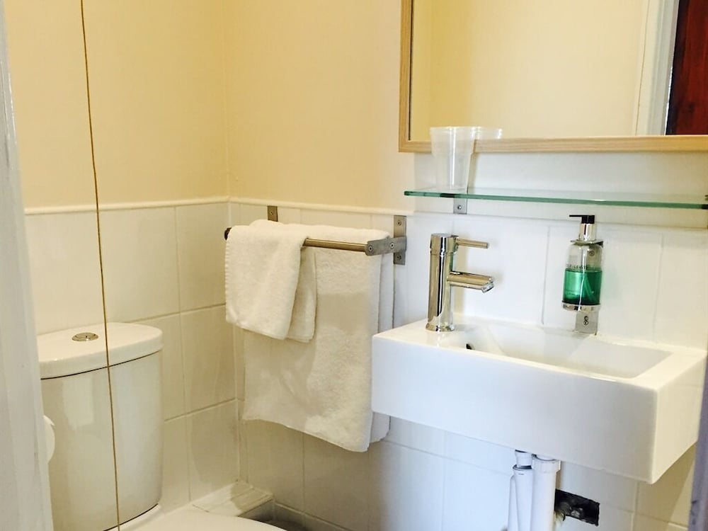 Twin Room, Ensuite photo 3