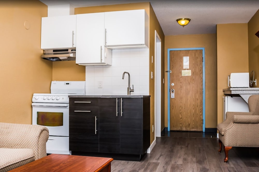 Standard Room, 2 Queen Beds, Kitchenette photo 2