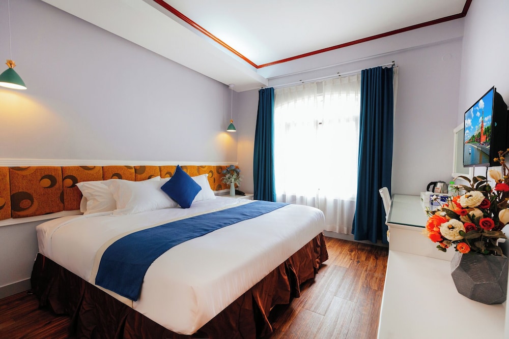 Deluxe Room, City View