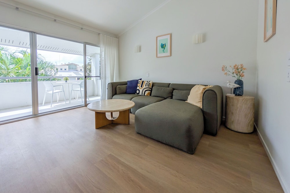 Premium Apartment, 1 Queen Bed, Pool View