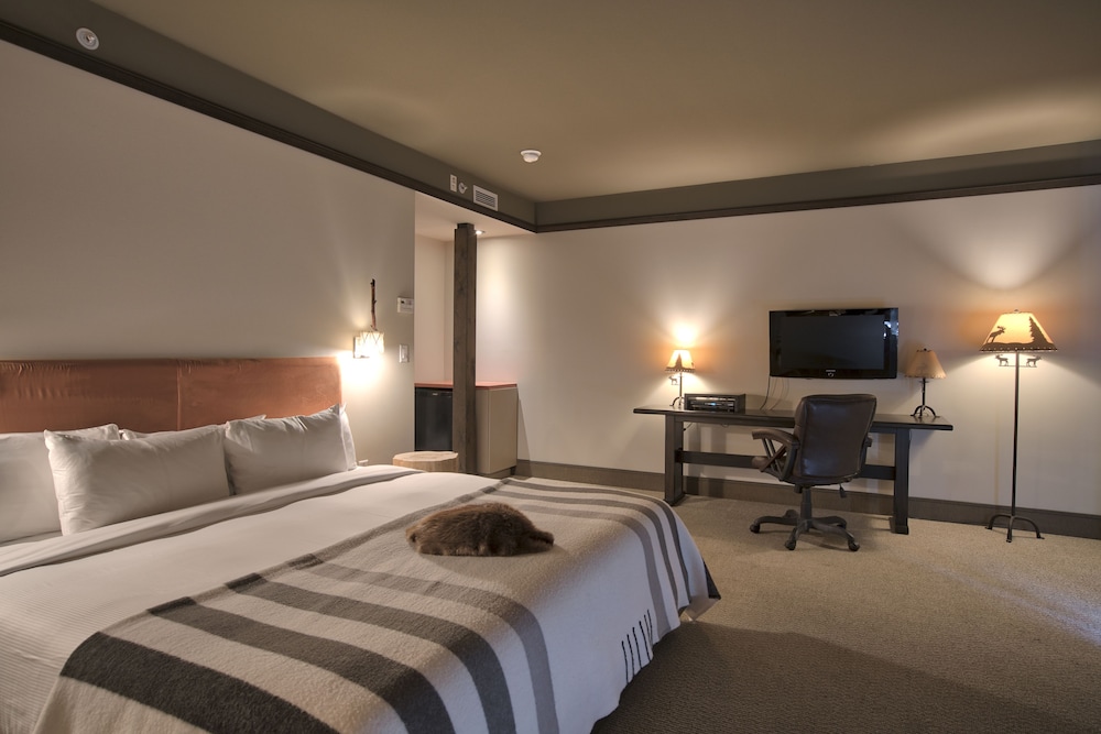 Superior Room, 1 King Bed photo 1