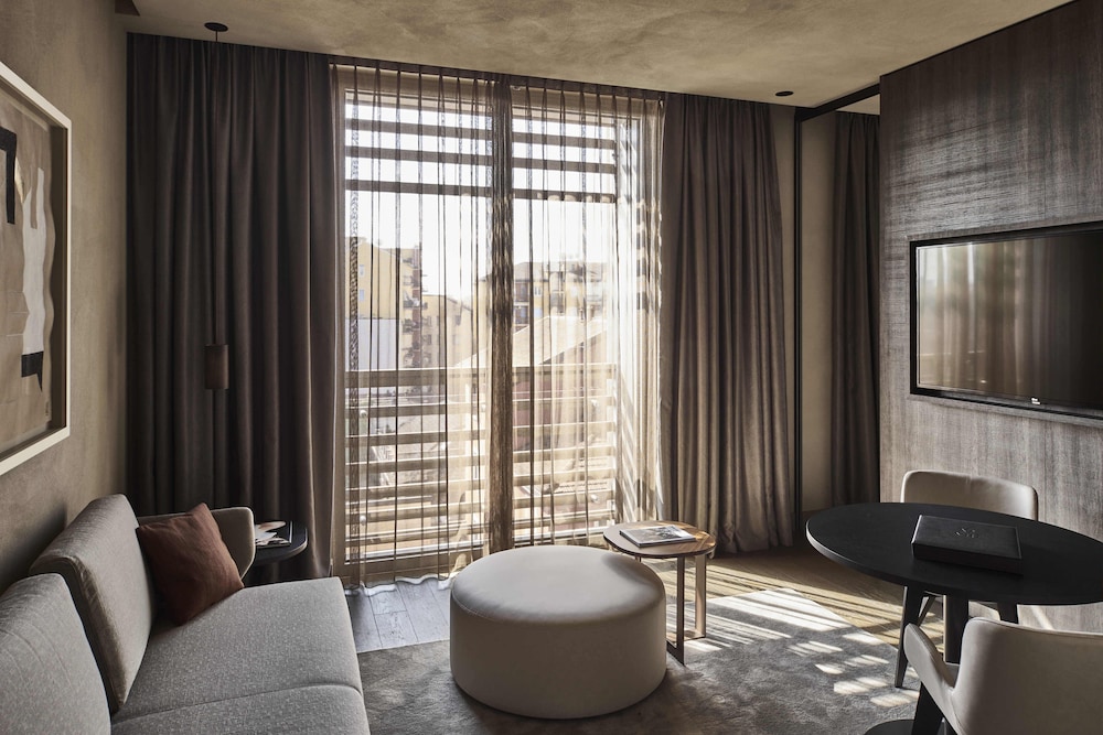 Executive Suite (Junior)