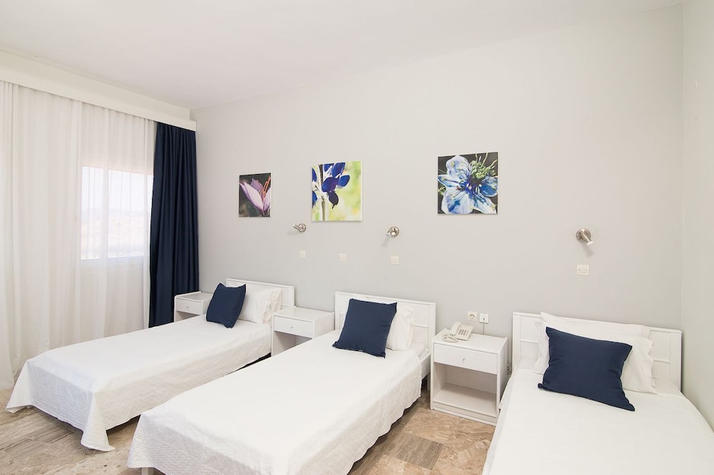 Standard Triple Room photo 2