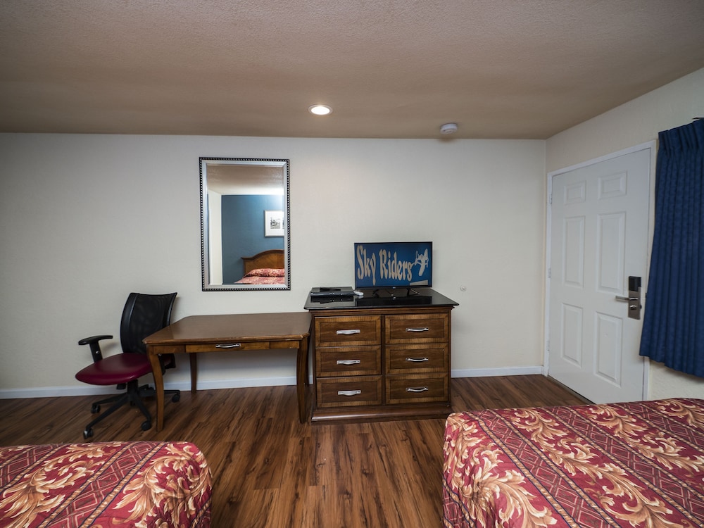 Standard Room, 2 Queen Beds photo 3