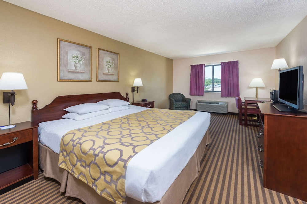 Standard Room, 1 King Bed photo 2