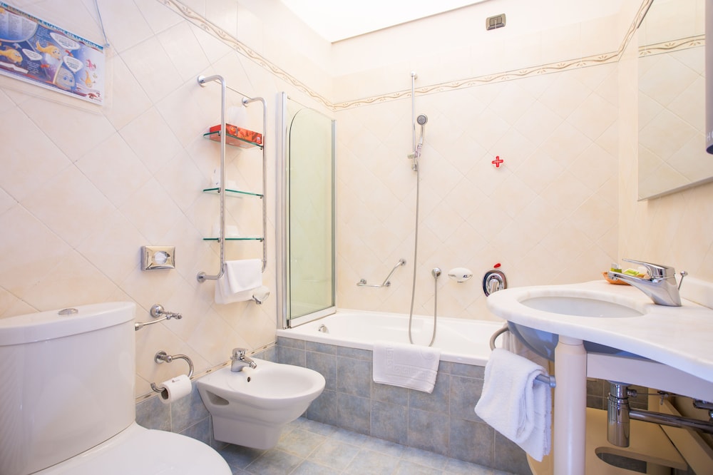 Senior Suite - Photo 3