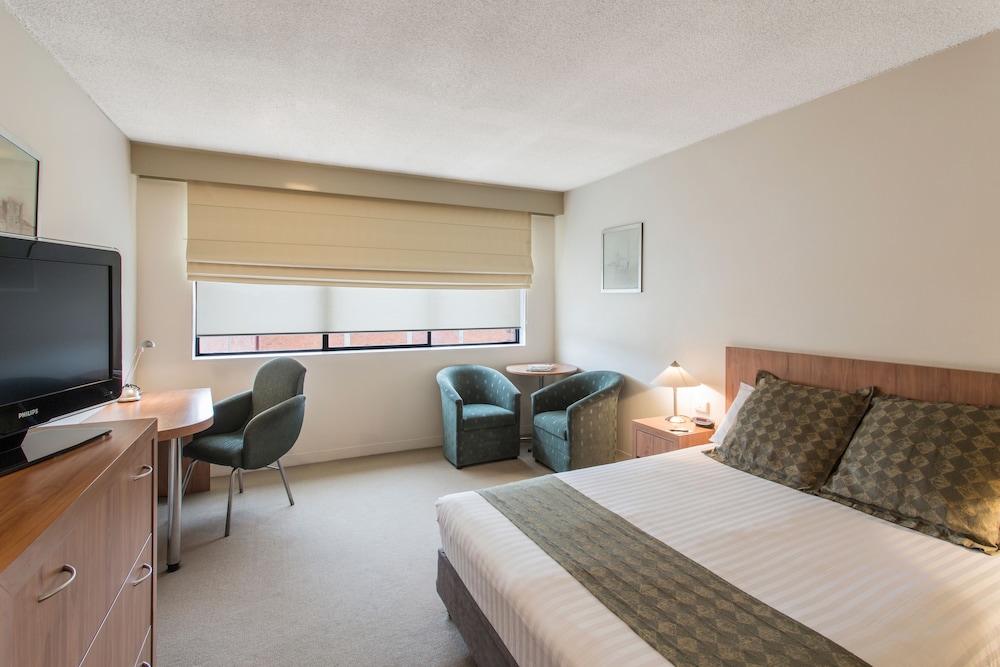 Deluxe Room, 1 King Bed, Accessible, Non Smoking - Photo 2