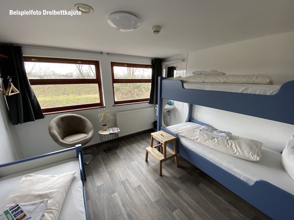 Triple Room (for Single Use - Shared Bathroom) photo 2