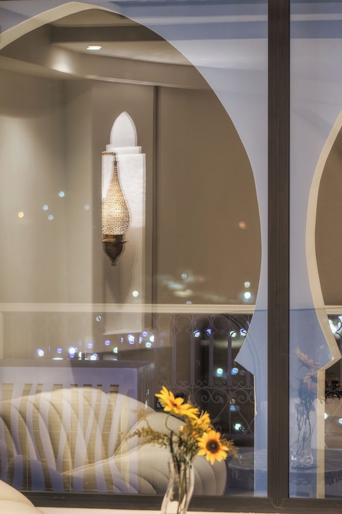 Royal Suite - Photo 2